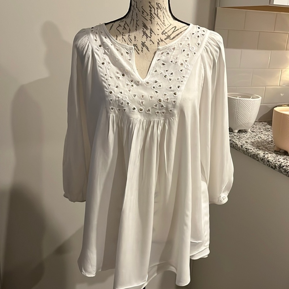 Cute white top NWOT